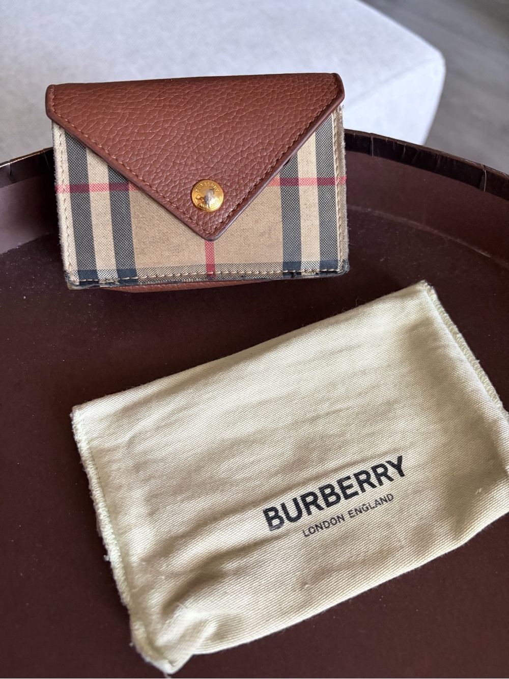 💯 authentic Burberry compact wallet with removable chain